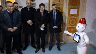 Καλάντα από ... ρομπότ στην παιδοχειρουργική κλινική του Γ. Γεννηματάς