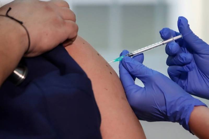 Επικαιροποιημένα εμβόλια: Σε ποιους συστήνεται αναμνηστική δόση από την Επιτροπή Εμβολιασμών