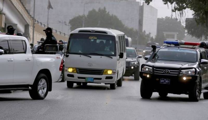 Πακιστάν: Λεωφορείο παρέσυρε και σκότωσε οκτώ ανθρώπους σε γαμήλια γιορτή