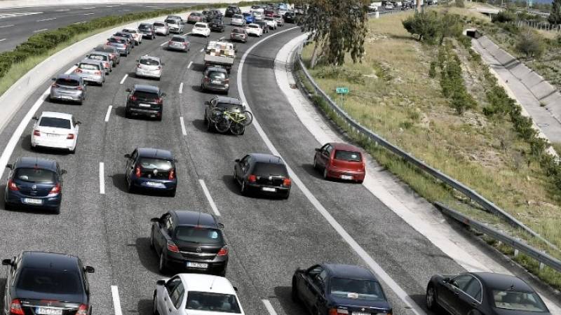 Επιστρέφει το δεύτερο κύμα των Αθηναίων από την έξοδο του Πάσχα - Αυξημένη κίνηση στην Αθηνών - Κορίνθου