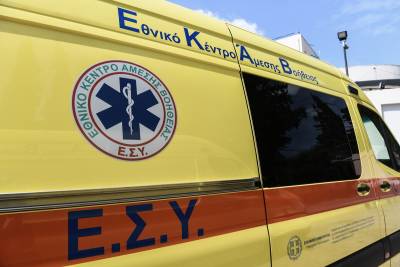 Άγρια δολοφονία στον Βόλο: 40χρονος σκότωσε την 36χρονη σύζυγό του στην είσοδο της πολυκατοικίας τους και τράπηκε σε φυγή
