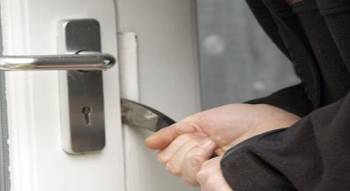 17χρονος προσπάθησε να κλέψει 9 καταστήματα και το παλιό δημαρχείο Σπάρτης