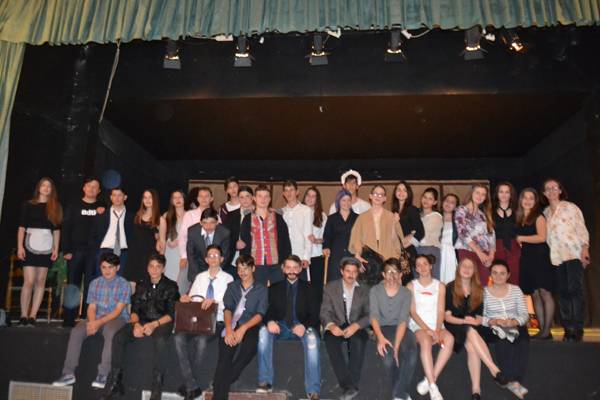 Χειροκροτήθηκε η παράσταση “Κακώς ήρθατε στο ξενοδοχείο μας” στα Φιλιατρά