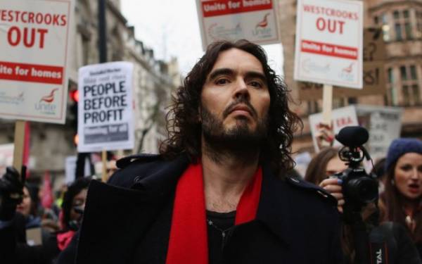 Russell Brand: Και εγώ θα ψήφιζα ΣΥΡΙΖΑ. This is exciting!