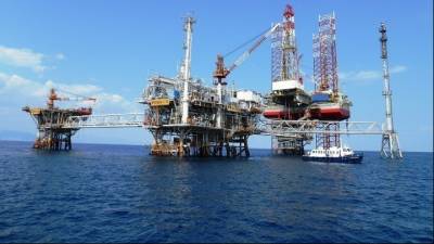 Υδρογονάνθρακες: Έπεσαν οι υπογραφές με Chevron - Helleniq Energy για τέσσερα θαλάσσια οικόπεδα σε Κρήτη και Πελοπόννησο