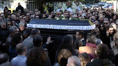 Το τελευταίο «αντίο» στον Τζίμη Πανούση (Βίντεο)