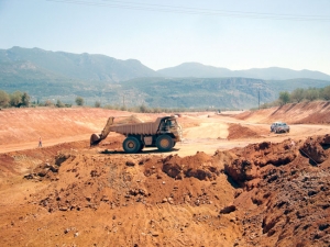 Σύμφωνα με τις εκτιμήσεις των κατασκευαστικών, τουλάχιστον 2 χρόνια πίσω η "Ολυμπία Οδός"