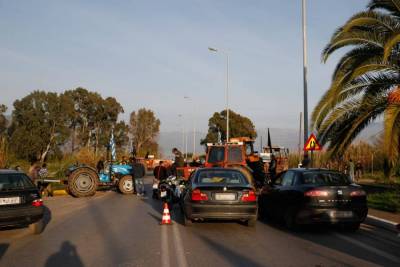 Τρίωρο μπλόκο στη γέφυρα του Παμίσου το μεσημέρι της Παρασκευής