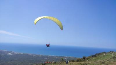 Αλεξίπτωτο πλαγιάς στην Τριφυλία: 30 πιλότοι δοκίμασαν νέα πίστα απογείωσης (βίντεο-φωτογραφίες)