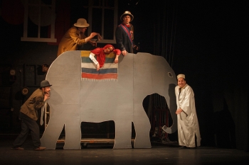 Kάθε Κυριακή στο ΔΗΠΕΘΕ Καλαμάτας: "Γύρος του κόσμου σε 80 μέρες" του Ιουλίου Βερν