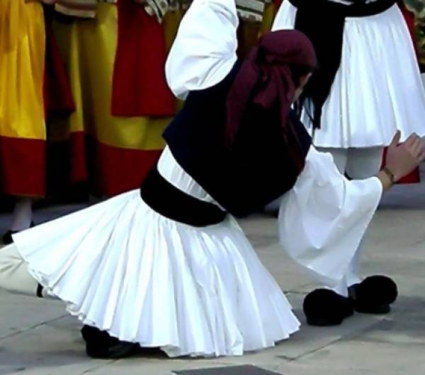 Μαθήματα παραδοσιακών χορών και χορωδίας στα Φιλιατρά