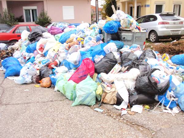 Στη Στερεά Ελλάδα τα σκουπίδια του Δ. Οιχαλίας