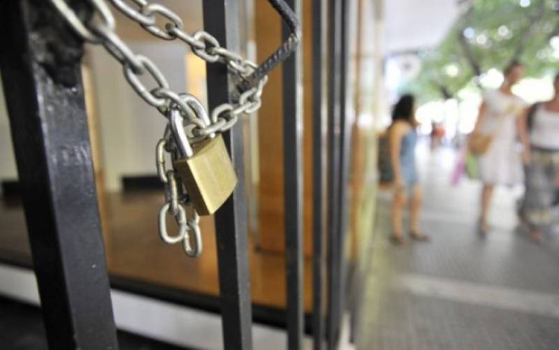 Διαμαρτυρία των εμπόρων της Κυπαρισσίας για το κλείσιμο των καταστημάτων