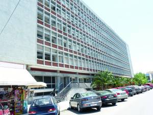 Ερευνα για τις εγγυητικές των ταξιτζήδων: Αντιπεριφερειάρχες και υπάλληλοι στην Ασφάλεια