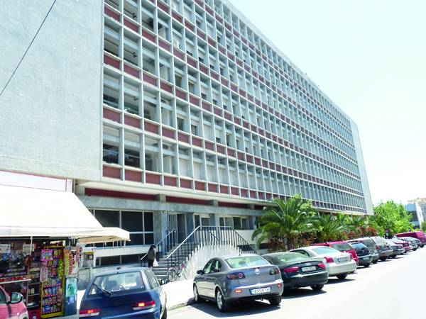 Ερευνα για τις εγγυητικές των ταξιτζήδων: Αντιπεριφερειάρχες και υπάλληλοι στην Ασφάλεια