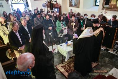 Το μυστήριο του Ευχελαίου στη Μονή Βελανιδιάς (φωτογραφίες)