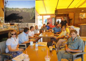 Λυματολάσπη έξω από τις εγκαταστάσεις του βιολογικού