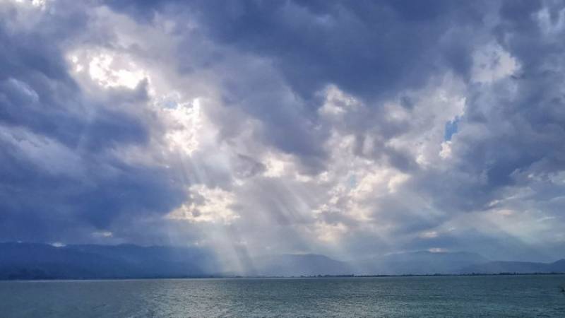 Νεφώσεις και σποραδικές βροχές την Κυριακή - Αναλυτική πρόγνωση