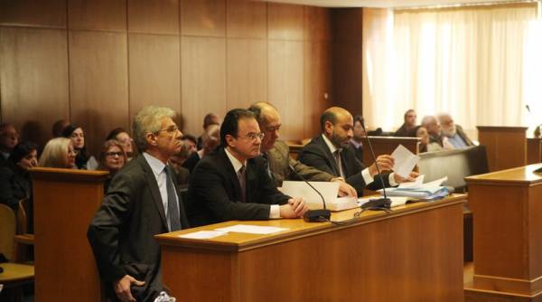 Η εισαγγελέας ζήτησε να καταθέσει ο Βενιζέλος στη δίκη Παπακωνσταντίνου