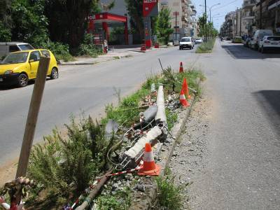 Τα απομεινάρια ενός τροχαίου