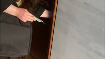 Αρνήθηκε να παραλάβει παραγγελία επειδή ο διανομέας... δεν ήταν Έλληνας - Οργή στα social media (Βίντεο)