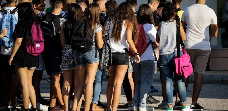 Ανοίγουν τα σχολεία με 30.000 κενά σε εκπαιδευτικούς