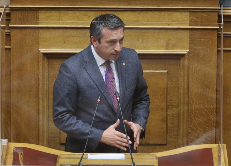 Επίσκεψη Τσίπρα - Μαντάς: "Τουριστική εξόρμηση"