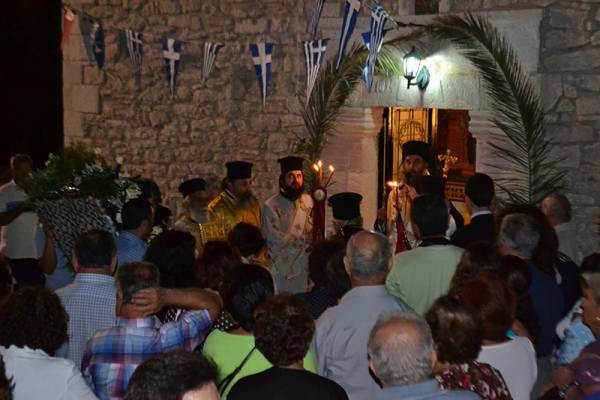 Πλήθος πιστών στη Μονή Κατσιμικάδας (φωτογραφίες)