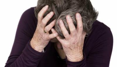 Χτύπησαν και λήστεψαν ηλικιωμένη και την 40χρονη βοηθό της