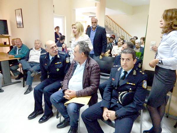 Συμβουλές σε ηλικιωμένους της Μεσσήνης από τον διευθυντή της Αστυνομίας