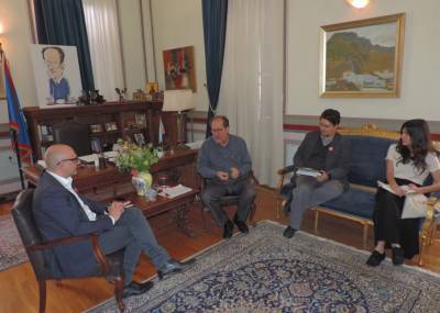 “Καταδικασμένος” να συνεργαστεί