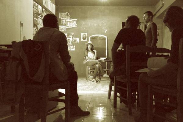 Αυτοσχέδια Σκηνή: "Παληογλώσσα" και "Μαύρη παρηγοριά" σε μία πράξη