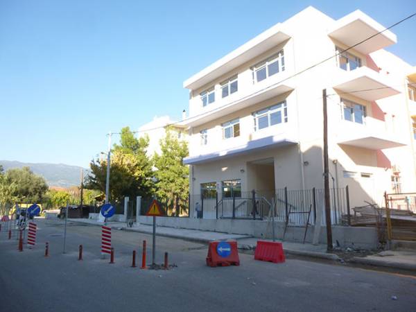 Προαύλιο στο... δρόμο μέχρι τα Χριστούγεννα στο 8ο Δημοτικό Καλαμάτας