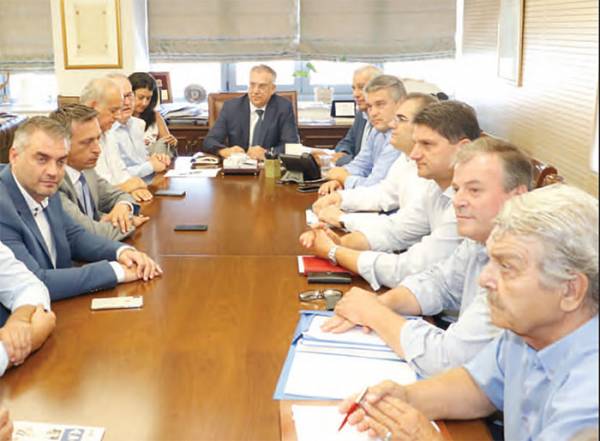 Πλήγμα στη δημοκρατία με πρόσχημα την ακυβερνησία