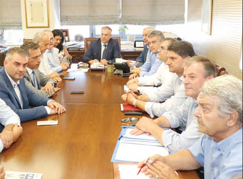 Πλήγμα στη δημοκρατία με πρόσχημα την ακυβερνησία