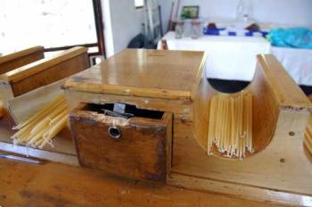 Αποπειράθηκε να κλέψει απ' το παγκάρι, αλλά συνελήφθη