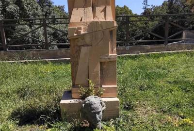 Aποκεφάλισαν την προτομή του Νίκου Ξυλούρη στο Ηράκλειο