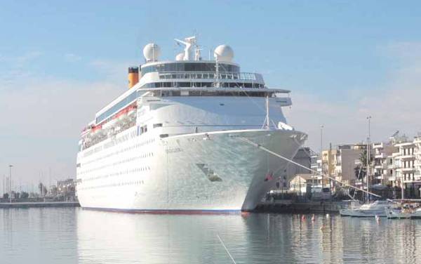 1.054 επισκέπτες χθες στην Καλαμάτα με το "Costa Neoclassica"