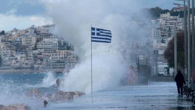 Σε ισχύ απαγορευτικό απόπλου από Πειραιά, Ραφήνα, Λαύριο