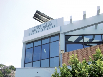 Κατάληψη σήμερα της ΔΟΥ Κυπαρισσίας από εμπόρους