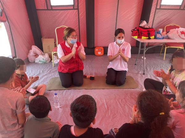 Διαρκής βοήθεια από το Περιφερειακό Τμήμα του ΕΕΣ Καλαμάτας: Ζωγραφιές γεμάτες με τα χρώματα της προσφυγιάς