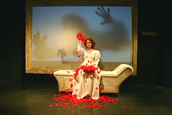 H ηθοποιός Γιούλη Ζήκου στην "Ε": «Ταυτίζομαι επικίνδυνα με τους ρόλους που υποδύομαι»