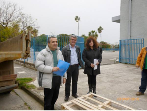 Μοίρασαν πορτοκάλια και ακτινίδια σε σχολεία της Μεσσήνης