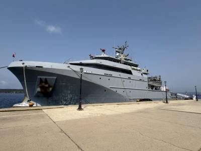 "BSAM Seine": Γαλλικό πολεμικό πλοίο στο λιμάνι της Πύλου (φωτογραφίες)
