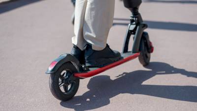 Ηλεκτρικά πατίνια: Τι ισχύει για την κυκλοφορία τους στους δρόμους (Βίντεο)