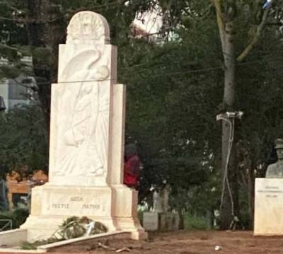 Κυνηγούν τους εργάτες και βάζουν… πλάκες