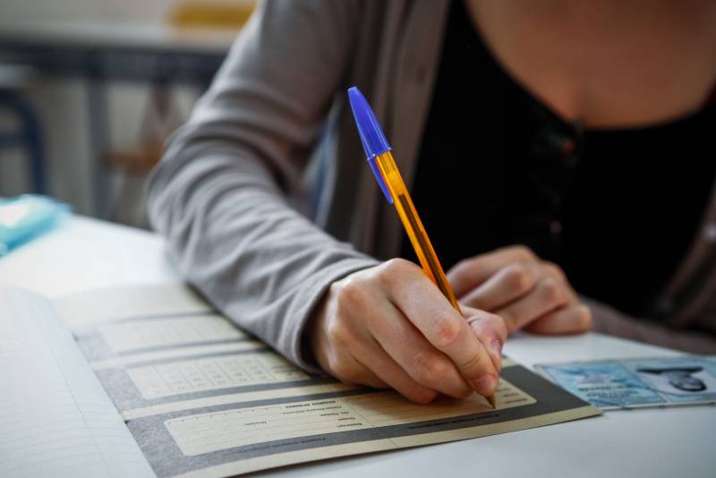 Πανελλήνιες: Μαθητής αντέγραψε και μηδενίστηκε - Αντιδράσεις από τους γονείς του