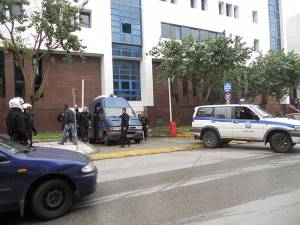 Ενώ οι περισσότεροι του δικτύου ναρκωτικών εμφανίστηκαν: Εντάλματα σύλληψης για δύο φυγόδικους