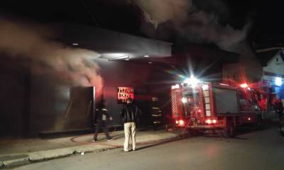 Καλαμάτα: Ολοι μιλάνε για εμπρησμό και... δράστες στο "Please don't tell"