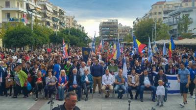 Η μεγάλη παρέλαση των 54 χορωδιών με 2.000 άτομα στην Καλαμάτα (βίντεο-φωτογραφίες)